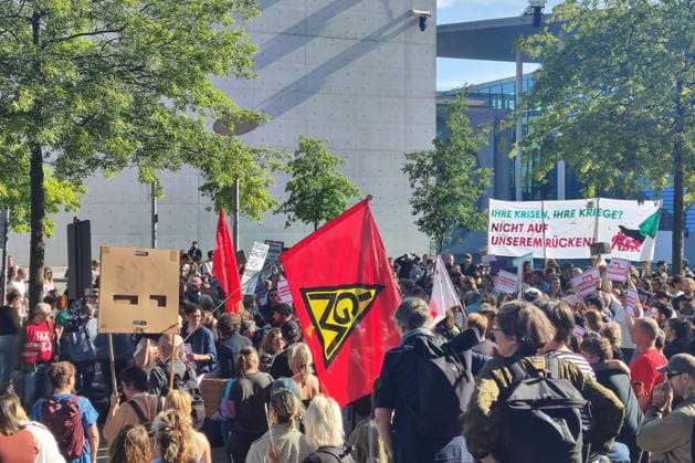 Berlin, Deutschland, 10.07.2026: Deutscher Bundestag: 90. Bundestagssitzung: Demo vor dem Bundestag u.a. gegen die Gesundheitsreform *** Berlin, Germany, July 10, 2026 German Bundestag 90th Session of the Bundestag Protest in front of the Bundestag, among other things, against health care reform Copyright: xdtsxNachrichtenagenturx dts_126985