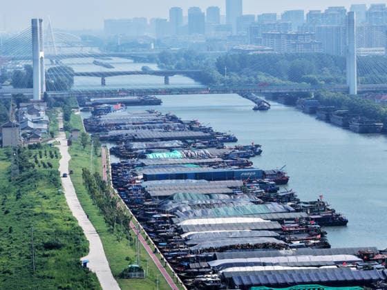 (260710) -- BEIJING, July 10, 2026 -- An aerial drone photo taken on July 10, 2026 shows vessels mooring along the shore in response to the incoming typhoon at the Grand Canal in Yangzhou, east China s Jiangsu Province. China s national observatory on Friday renewed an orange alert for Typhoon Bavi, the ninth typhoon of 2026, which is expected to bring gales and heavy rain to eastern China. Affected regions are on high alert, with all prevention and response measures fully implemented to safeguard people s lives and property. (Photo by Xinhua) CHINA-TYPHOON BAVI-PREVENTION (CN) MengxDelong 