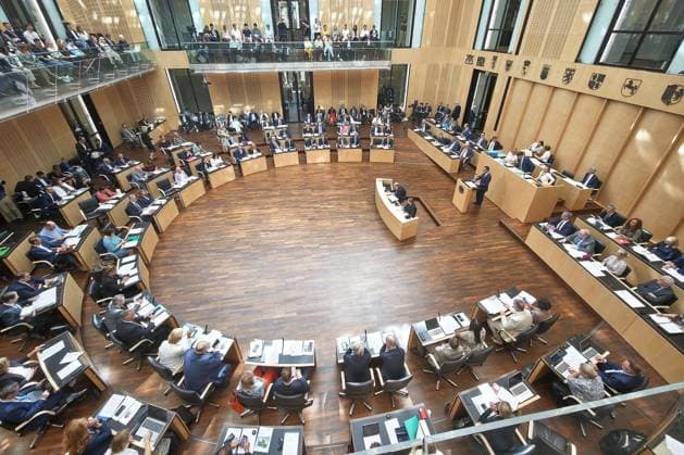 Berlin, Deutschland, 10.07.2026: Bundesrat: 1067. Sitzung des Bundesrates: Blick ins Plenum, am Rednerpult steht Cem Özdemir *** Berlin, Germany, July 10, 2026 Bundesrat 1067th Session of the Bundesrat View of the plenary chamber; Cem Özdemir is at the lectern Copyright: xdtsxNachrichtenagenturx dts_126979