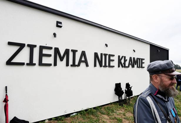 The 85th anniversary of the Jedwabne massacre Photo: Anita Walczewska East News, The 85th anniversary of the Jedwabne massacre, at 10 July 2026 in northeastern Poland. A tragedy took place on 1941 during the German occupation of Poland. Alternative commemorations were organized by the Movement for the Defense of Poles association and Grzegorz Braun?s Confederation of the Polish Crown, which questions the involvement of Poles in the pogrom. Pictured: Information center for the ?The Earth Doesn t Lie? project, carried out by Wojciech Sumlinski and the Movement for the Defense of Poles. EN_01680706_0035 
