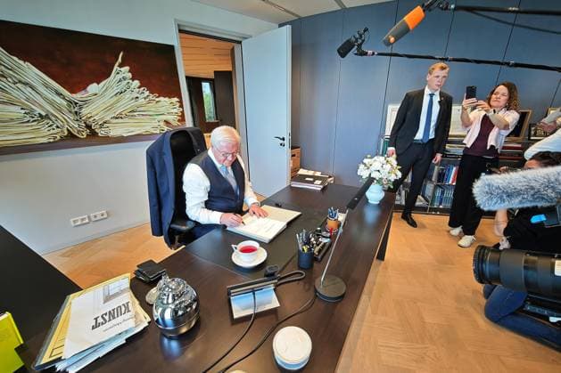 Berlin, Deutschland, 10.07.2026: Spreebogen: Bundespräsident Frank-Walter Steinmeier nimmt Amtsgeschäfte am Spreebogen auf: Erster Tag in seinem neuen Amtszimmer *** Berlin, Germany, July 10, 2026, Spreebogen: Federal President Frank Walter Steinmeier Begins Official Duties at the Spreebogen; First Day in His New Office Copyright: xdtsxNachrichtenagenturx dts_126998