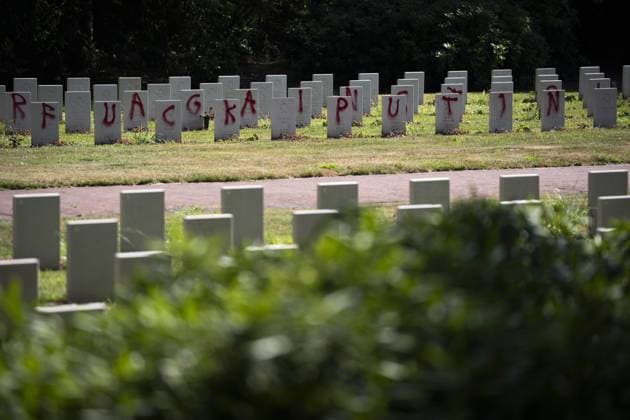 LEUSDEN - Approximately 150 gravestones at the Soviet War Cemetery in Leusden have been defaced with red paint. The graves bear texts directed against both the Russian and Ukrainian presidents, and Islam. JEROEN JUMELET ANP netherlands out - belgium out  Copyright: xx x563280493x originalFilename: 563280493.jpg
