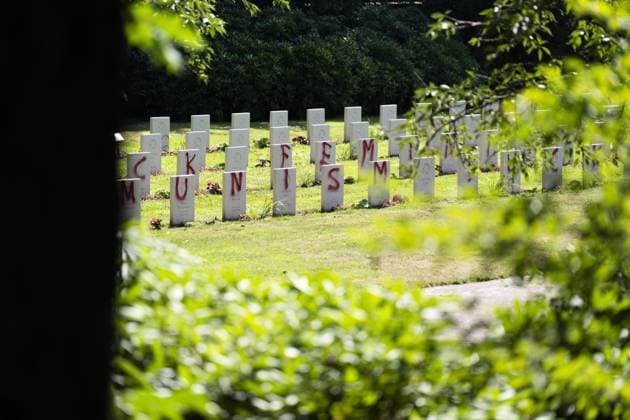 LEUSDEN - Approximately 150 gravestones at the Soviet War Cemetery in Leusden have been defaced with red paint. The graves bear texts directed against both the Russian and Ukrainian presidents, and Islam. JEROEN JUMELET ANP netherlands out - belgium out  Copyright: xx x563280534x originalFilename: 563280534.jpg