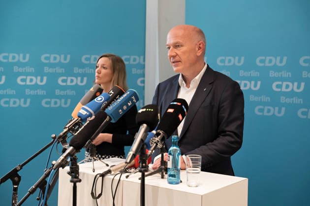 Berlin,10.07.2026,Berlins Regierender Bürgermeister Kai Wegner (CDU) wird bei der Abgeordnetenhauswahl am 20. September 2026 nicht erneut als Spitzenkandidat der CDU antreten. Das gab er am Freitagnachmittag auf einer kurzfristig anberaumten Pressekonferenz bekannt. Mit diesem Schritt reagiert Wegner auf den wachsenden Druck und die zunehmenden Rücktrittsforderungen aus den eigenen Reihen. Ottilie Klein *** Berlin, July 10, 2026,Berlin’s Governing Mayor Kai Wegner (CDU) will not run again as the CDU’s top candidate in the House of Representatives election on September 20, 2026. He announced this on Friday afternoon at a press conference called on short notice. With this move, Wegner is responding to growing pressure and the increasing ca