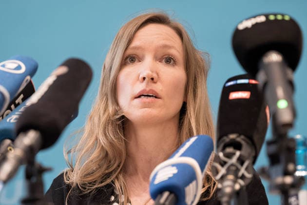 Berlin,10.07.2026,Berlins Regierender Bürgermeister Kai Wegner (CDU) wird bei der Abgeordnetenhauswahl am 20. September 2026 nicht erneut als Spitzenkandidat der CDU antreten. Das gab er am Freitagnachmittag auf einer kurzfristig anberaumten Pressekonferenz bekannt. Mit diesem Schritt reagiert Wegner auf den wachsenden Druck und die zunehmenden Rücktrittsforderungen aus den eigenen Reihen. Ottilie Klein *** Berlin, July 10, 2026,Berlin’s Governing Mayor Kai Wegner (CDU) will not run again as the CDU’s top candidate in the House of Representatives election on September 20, 2026. He announced this on Friday afternoon at a press conference called on short notice. With this move, Wegner is responding to growing pressure and the increasing ca