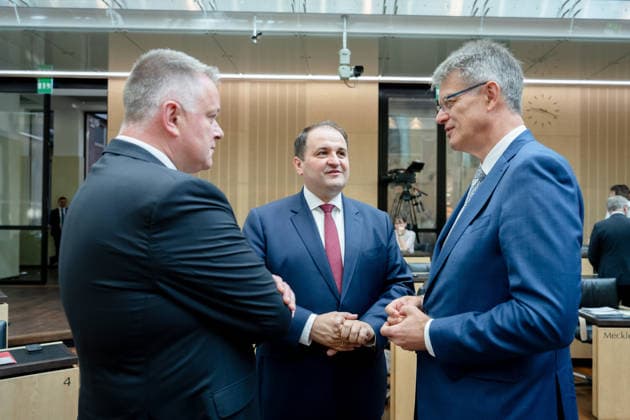 Sitzung, Bundesrat, Berlin Sitzung, Bundesrat, Berlin, Gordon Schnieder, Ministerpräsident, Rheinland-Pfalz, Patrick Schnieder, Bundesminister für Verkehr Berlin Berlin GER *** Meeting, Bundesrat, Berlin; Meeting, Bundesrat, Berlin; Gordon Schnieder, Minister-President of Rhineland-Palatinate; Patrick Schnieder, Federal Minister of Transportation; Berlin; Berlin; GER