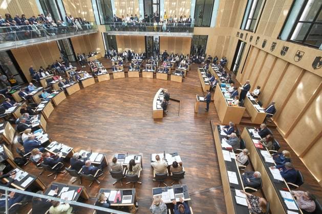 Berlin, Deutschland, 10.07.2026: Bundesrat: 1067. Sitzung des Bundesrates: Blick ins Plenum, am Rednerpult steht Cem Özdemir *** Berlin, Germany, July 10, 2026 Bundesrat 1067th Session of the Bundesrat View of the plenary chamber; Cem Özdemir is at the lectern Copyright: xdtsxNachrichtenagenturx dts_126978