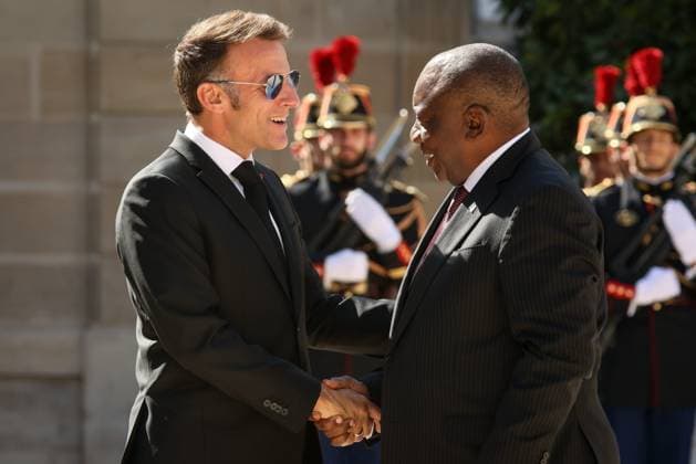 News Bilder des Tages THE PRESIDENT OF THE REPUBLIC OF SOUTH AFRICA AT THE ÉLYSÉE Thomas Padilla MAXPPP Paris FRANCE July 10, 2026 THE PRESIDENT OF THE REPUBLIC, EMMANUEL MACRON WELCOMES THE PRESIDENT OF THE REPUBLIC OF SOUTH AFRICA, CYRIL RAMAPHOSA, AT THE ÉLYSÉE PALACE French President Emmanuel Macron receives his South African counterpart Cyril Ramaphosa at the Élysée Palace in Paris on July 10, 2026 Paris, FRANCE  Copyright: xMAXPPPxThomasxPadillax TPA260710014 TPA260710014