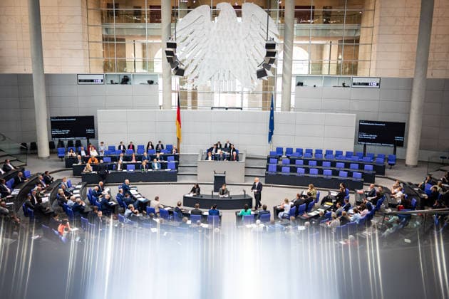 Berlin, Plenarsitzung im Bundestag Der Plenarsaal während der Sitzung des Deutschen Bundestags am 10.07.2026 in Berlin. Berlin Bundestag Berlin Deutschland *** Berlin, Plenary Session of the Bundestag The plenary chamber during a session of the German Bundestag on July 10, 2026, in Berlin Berlin Bundestag Berlin Germany