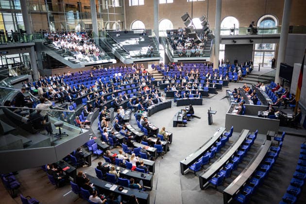 Berlin, Plenarsitzung im Bundestag Der Plenarsaal während der Sitzung des Deutschen Bundestags am 10.07.2026 in Berlin. Berlin Bundestag Berlin Deutschland *** Berlin, Plenary Session of the Bundestag The plenary chamber during a session of the German Bundestag on July 10, 2026, in Berlin Berlin Bundestag Berlin Germany