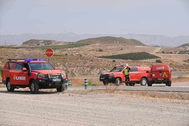 Wildfire in Los Gallardos, Almería: Several UME vans at the scene of the wildfire, July 10, 2026, in Los Gallardos, Almería, Andalusia, Spain. The wildfire that broke out this Thursday, July 9, in the Almería town of Los Gallardos has left eleven dead and eight injured, four of them seriously, according to the latest update, which notes that efforts are ongoing to determine whether there may be more victims, as 19 people are currently missing. In addition, some 200 personnel from the Military Emergency Unit (UME) have been deployed around the wildfire, which is spreading rapidly. JULY 10, 2026 Javi Carrión 10 07 2026 Los Gallardos, Almería, Andaluci Los Gallardos, Almería, Andaluci Spain  Copyright: xJavixCarrionx 7657939