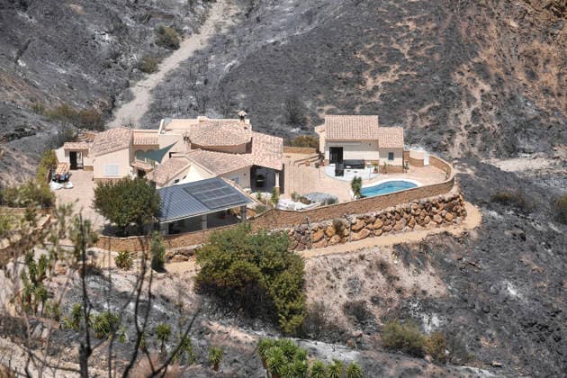 Fire in Los Gallardos, Almería: Land scorched by the wildfire, as of July 10, 2026, in Los Gallardos, Almería, Andalusia, Spain. The wildfire that broke out this Thursday, July 9, in the Almería town of Los Gallardos has left eleven dead and eight injured, four of them seriously, according to the latest update, which notes that efforts are ongoing to determine whether there may be more victims, as 19 people are currently missing. In addition, some 200 personnel from the Military Emergency Unit (UME) have been deployed around the wildfire, which is spreading rapidly. JULY 10, 2026 Javi Carrión 10 07 2026 Los Gallardos, Almería, Andaluci Los Gallardos, Almería, Andaluci Spain  Copyright: xJavixCarrionx 7657960