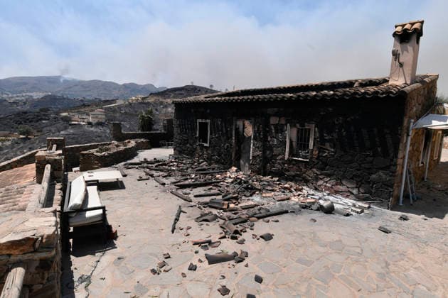 Fire in Los Gallardos, Almería: A house destroyed by the wildfire, July 10, 2026, in Los Gallardos, Almería, Andalusia, Spain. The wildfire that broke out this Thursday, July 9, in the Almería town of Los Gallardos has left eleven dead and eight injured, four of them seriously, according to the latest update, which notes that efforts are ongoing to determine whether there may be more victims, as 19 people are currently missing. In addition, some 200 personnel from the Military Emergency Unit (UME) have been deployed around the wildfire, which is spreading rapidly. JULY 10, 2026 Javi Carrión 10 07 2026 Los Gallardos, Almería, Andaluci Los Gallardos, Almería, Andaluci Spain  Copyright: xJavixCarrionx 7657964