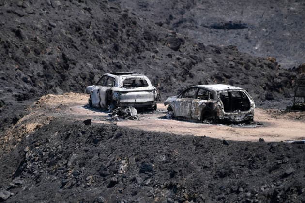 News Bilder des Tages Fire in Los Gallardos, Almería: Several vehicles destroyed in the wildfire, July 10, 2026, in Los Gallardos, Almería, Andalusia, Spain. The wildfire that broke out this Thursday, July 9, in the Almería town of Los Gallardos has left eleven dead and eight injured, four of them seriously, according to the latest update, which notes that efforts are ongoing to determine whether there may be more victims, as 19 people are currently missing. Additionally, some 200 personnel from the Military Emergency Unit (UME) have been deployed around the wildfire, which is spreading rapidly. JULY 10, 2026 Javi Carrión 10 07 2026 Los Gallardos, Almería, Andaluci Los Gallardos, Almería, Andaluci Spain  Copyright: xJavixCarrionx 7657986