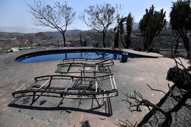 Fire in Los Gallardos, Almería: Several vehicles destroyed in the wildfire, July 10, 2026, in Los Gallardos, Almería, Andalusia, Spain. The wildfire that broke out this Thursday, July 9, in the Almería town of Los Gallardos has left eleven dead and eight injured, four of them seriously, according to the latest update, which notes that efforts are ongoing to determine whether there may be more victims, as 19 people are currently missing. Additionally, some 200 personnel from the Military Emergency Unit (UME) have been deployed around the wildfire, which is spreading rapidly. JULY 10, 2026 Javi Carrión 10 07 2026 Los Gallardos, Almería, Andaluci Los Gallardos, Almería, Andaluci Spain  Copyright: xJavixCarrionx 7657994