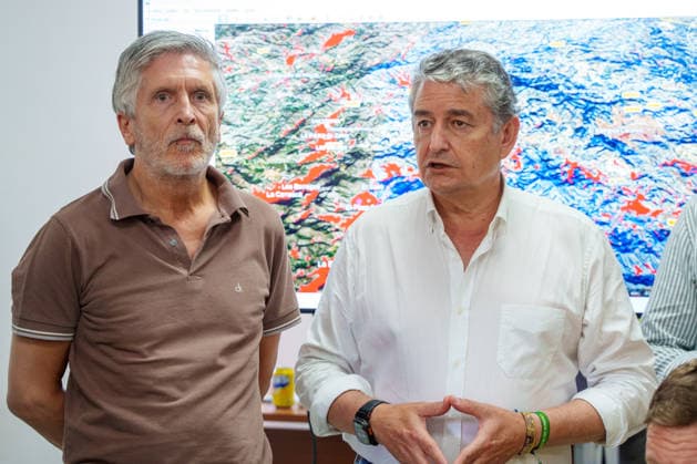 Wildfire in Los Gallardos, Almería: Interior Minister Fernando Grande Marlaska (left), along with the Regional Minister of the Presidency, Health, and Emergencies, Antonio Sanz (right), visits the Forward Command Post for the Los Gallardos wildfire on July 10, 2026, in Los Gallardos, Almería, Andalusia, Spain. The wildfire that broke out on Thursday, July 9, in the Almería town of Los Gallardos has left eleven dead and eight injured, four of them seriously, according to the latest update, which notes that efforts are continuing to determine whether there may be more victims, as 19 people are currently missing. In addition, some 200 personnel from the Military Emergency Unit (UME) have been deployed around the wildfire, which is showing an  Copyright: xFranciscoxJ.xOlmox 7658005