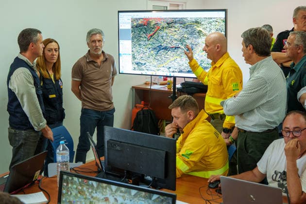 Wildfire in Los Gallardos, Almería: Interior Minister Fernando Grande Marlaska 3i visits the Forward Command Post for the Los Gallardos wildfire on July 10, 2026, in Los Gallardos, Almería, Andalusia, Spain. The wildfire that broke out on Thursday, July 9, in the Almería town of Los Gallardos has left eleven dead and eight injured, four of them seriously, according to the latest update, which notes that efforts are ongoing to determine whether there may be more victims, as 19 people are currently missing. In addition, some 200 personnel from the Military Emergency Unit (UME) have been deployed around the wildfire, which is showing an unfavorable trend. JULY 10, 2026 Francisco J Los Gallardos, Almería, Andalusia Los Gallardos, Almería, Anda  Copyright: xFranciscoxJ.xOlmox 7658013