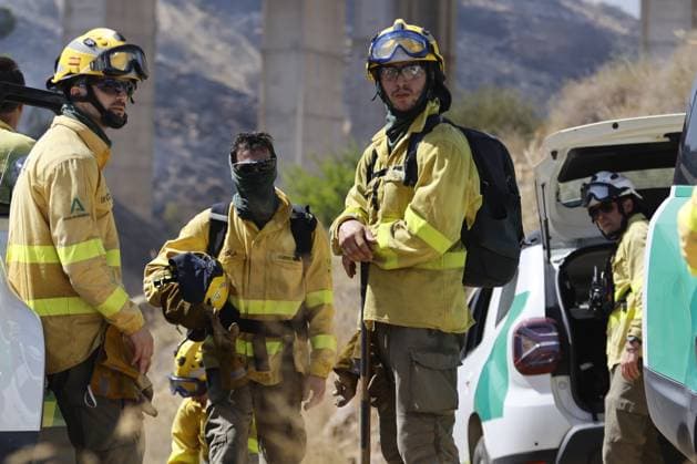 Forest fire kills at least 12 in southern Spain ALMERIA, SPAIN - JULY 10: Firefighters, one wearing a protective face covering, stand together during a break from emergency operations at a massive wildfire while evacuation and firefighting efforts continue in the Los Gallardos district of Almeria, Spain on July 10, 2026. At least 12 people were killed in a forest fire that broke out Thursday in Los Gallardos municipality in Almeria province in Spain’s southern Andalusia region, broadcaster RTVE reported. According to Andalusia’s emergency services, the victims were found in a hamlet of the neighboring municipality of Bedar, with some discovered inside vehicles engulfed by the flames. Pablo Miranzo Anadolu Almeria Spain. Editorial use only  Copyright: x2026xAnadoluxPabloxMiranzox