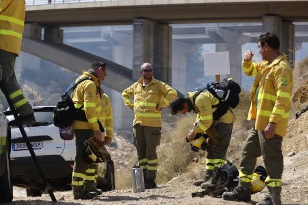 Forest fire kills at least 12 in southern Spain ALMERIA, SPAIN - JULY 10: Emergency workers check their equipment near a road structure during operations to manage a massive wildfire while evacuation and firefighting efforts continue in the Los Gallardos district of Almeria, Spain on July 10, 2026. At least 12 people were killed in a forest fire that broke out Thursday in Los Gallardos municipality in Almeria province in Spain’s southern Andalusia region, broadcaster RTVE reported. According to Andalusia’s emergency services, the victims were found in a hamlet of the neighboring municipality of Bedar, with some discovered inside vehicles engulfed by the flames. Pablo Miranzo Anadolu Almeria Spain. Editorial use only. Please get in touch f  Copyright: x2026xAnadoluxPabloxMiranzox