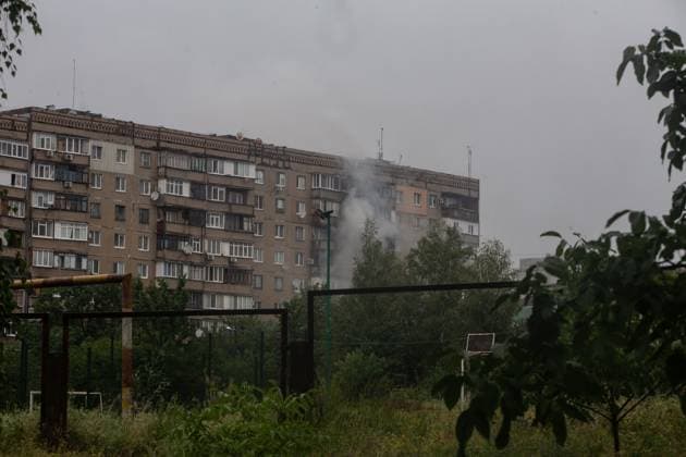 Aftermath of Russian airstrikes in Kramatorsk KRAMATORSK, UKRAINE - JULY 10: Smoke emerges from an apartment after a Russian airstrike in Kramatorsk, Ukraine, on July 10, 2026. Francisco Richart Anadolu Kramatorsk Ukraine. Editorial use only. Please get in touch for any other usage.  Copyright: x2026xAnadoluxFranciscoxRichartx