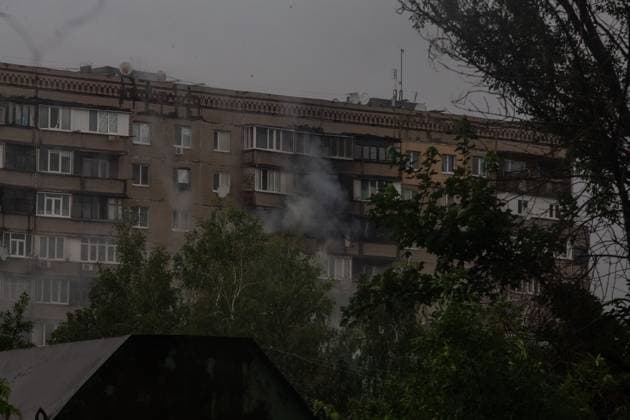Aftermath of Russian airstrikes in Kramatorsk KRAMATORSK, UKRAINE - JULY 10: Smoke emerges from an apartment after a Russian airstrike in Kramatorsk, Ukraine, on July 10, 2026. Francisco Richart Anadolu Kramatorsk Ukraine. Editorial use only. Please get in touch for any other usage.  Copyright: x2026xAnadoluxFranciscoxRichartx