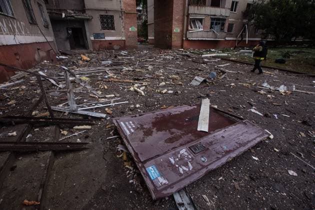 Aftermath of Russian airstrikes in Kramatorsk KRAMATORSK, UKRAINE - JULY 10: A view of the entrance door of a residential building detached after a Russian airstrike in Kramatorsk, Ukraine, on July 10, 2026. Francisco Richart Anadolu Kramatorsk Ukraine. Editorial use only. Please get in touch for any other usage.  Copyright: x2026xAnadoluxFranciscoxRichartx