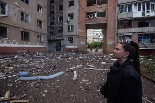 Aftermath of Russian airstrikes in Kramatorsk KRAMATORSK, UKRAINE - JULY 10: A resident looks at the destruction caused to several buildings after a Russian airstrike in Kramatorsk, Ukraine, on July 10, 2026. Francisco Richart Anadolu Kramatorsk Ukraine. Editorial use only. Please get in touch for any other usage.  Copyright: x2026xAnadoluxFranciscoxRichartx