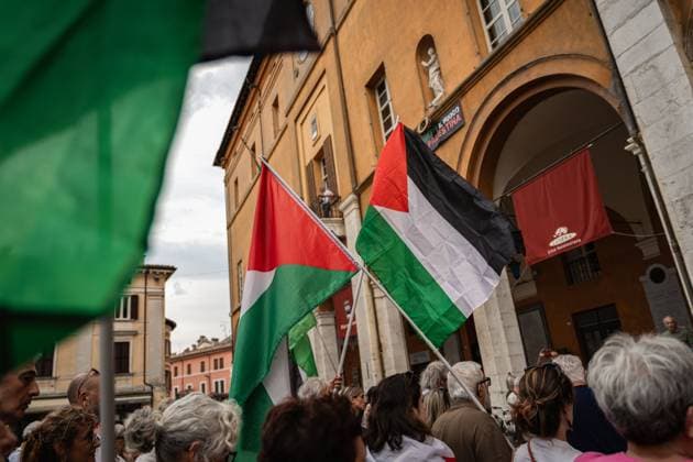 ITALY-GAZA PROTEST CESENA, ITALY, JULY 10, 2026 Participants march beneath a giant white shroud covered with the names of 18,457 Palestinian children killed in Gaza since October 2023 during the Shroud for Gaza demonstration in Cesena, northern Italy. The memorial installation is part of a travelling national initiative that has crossed several Italian cities to honour the victims of the war and draw attention to the humanitarian consequences of the conflict. (Silvia Casadei JNA Press) Cesena Italy Copyright: x xSilviaxCasadeix xJNAxPressx