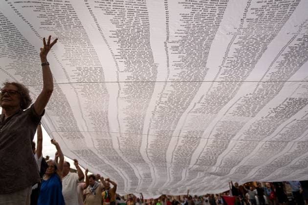 ITALY-GAZA PROTEST CESENA, ITALY, JULY 10, 2026 Participants march beneath a giant white shroud covered with the names of 18,457 Palestinian children killed in Gaza since October 2023 during the Shroud for Gaza demonstration in Cesena, northern Italy. The memorial installation is part of a travelling national initiative that has crossed several Italian cities to honour the victims of the war and draw attention to the humanitarian consequences of the conflict. (Silvia Casadei JNA Press) Cesena Italy Copyright: x xSilviaxCasadeix xJNAxPressx