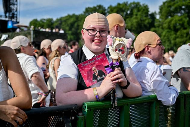 Bald caps record attempt at BST Hyde Park Fans wearing Bald Head Caps attend Pitbull Headliner at BST Hyde Park London, 10th July 2026, Credit:Thepinkrosephotographyltd Laura Rose Avalon  Copyright: xThepinkrosephotographyltdx xLauraxRosex xAvalonx 1115763270