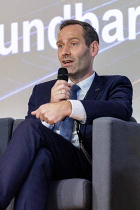 10.07.2026. Neuss. Jochen Kopelke, Bundesvorsitzender der Gewerkschaft der Polizei (GDP) bei der sechsten Auflage einer Podiumsdiskussion der Fachtagung des Gemeinsamen Terrorismusabwehrzentrums Nordrhein-Westfalen (GTAZ NRW). Neuss LAFP Bildungszentrum Nordrhein-Westfalen Deutschland *** July 10, 2026, Neuss: Jochen Kopelke, Federal Chairman of the Police Union (GDP), at the sixth edition of a panel discussion held as part of the symposium organized by the Joint Counterterrorism Center of North Rhine-Westphalia (GTAZ NRW) in Neuss, at the LAFP Training Center of North Rhine-Westphalia, Germany