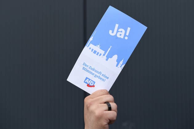 Listenaufstellung der AfD NRW am 10.07.2026 im Eventzentrum.NRW in Marl Symbolfoto: Eine Stimmkarte mit de Aufschrift Ja! *** AfD NRW s candidate list on July 10, 2026, at the Eventzentrum NRW in Marl. Stock photo: A ballot marked Yes. xRx