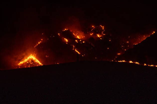 Fire in Los Gallardos, Almería: Nighttime images of the wildfire in Los Gallardos, Almería, on July 10, 2026, in Los Gallardos, Almería, Andalusia, Spain. The wildfire that broke out this Thursday, July 9, in the Almería town of Los Gallardos has left eleven dead and eight injured, four of them seriously, according to the latest update, which notes that efforts are ongoing to determine whether there may be more victims, as 19 people are currently missing. In addition, some 200 personnel from the Military Emergency Unit (UME) have been deployed around the wildfire, which is showing an unfavorable trend. JULY 10, 2026 Francisco J Los Gallardos, Almería, Andalusia Los Gallardos, Almería, Andalusia Spain  Copyright: xFranciscoxJ.xOlmox 7658447
