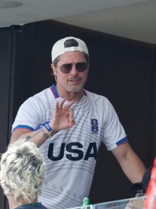 American actor Brad Pitt attends in a 2026 FIFA World Cup quarterfinal match between Spain and Belgium at SoFi Stadium in Los Angeles, USA, 10 July 2026. FIFA World Cup 2026 - quarterfinal - Spain vs. Belgium !ACHTUNG: NUR REDAKTIONELLE NUTZUNG!  Copyright: xLavandeira.xJrx AMDEP8564 20260710-55020862809_1