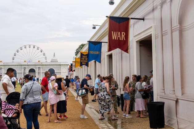 July 10, 2026, Washington, District Of Columbia, USA: Despite the heat, humidity, and rain, tourists and locals gathered on the National Mall for the final day of the Great American State Fair. Some of the attractions drew long lines of attendees throughout the day. Washington USA  - ZUMAh210 20260710_znp_h210_014 Copyright: xDavidxHansenx