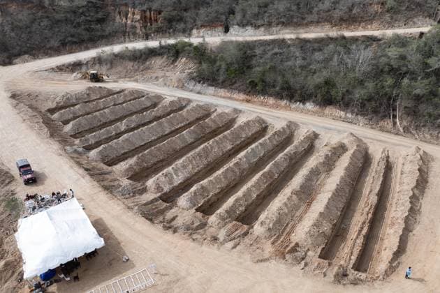 Emergency cemetery opens in Venezuela after deadly earthquakes LA GUAIRA, VENEZUELA - JULY 10: An aerial view of the mass grave at the La Esperanza Cemetery located along the highway connecting Catia La Mar and Carayaca, as it was opened under emergency measures following the June 24 earthquakes to bury the bodies of hundreds of people whose relatives could not be reached, in La Guaira, Venezuela on July 10, 2026. Alongside identified victims, hundreds of unidentified bodies were also laid to rest at the cemetery. Cem Tekkesinoglu Anadolu La Guaira Venezuela. Editorial use only. Please get in touch for any other usage.  Copyright: x2026xAnadoluxCemxTekkesinoglux