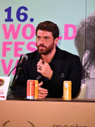 Can Yaman was a guest and awarded as Best International Social Actor at the 2026 Social Film Festival. Can Yaman speaks to journalists at the 2026 Social Film Festival conference. Vico Equense Italy Copyright: xAntoninoxD’Espositox xSOPAxImagesx DSC_6159