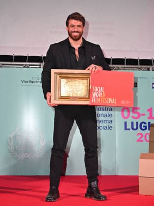 Can Yaman was a guest and awarded as Best International Social Actor at the 2026 Social Film Festival. Can Yaman receives the award for Best International Social Actor at the 2026 Social Film Festival. Vico Equense Italy Copyright: xAntoninoxD’Espositox xSOPAxImagesx DSC_6857