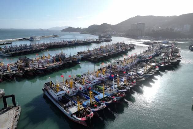 LIANJIANG, CHINA - JULY 10: Fishing boats return to port to take shelter from Typhoon Bavi on July 10, 2026 in Lianjiang County, Fuzhou City, Fujian Province of China. China s State Flood Control and Drought Relief Headquarters on July 10 raised its emergency response for flood control and typhoon prevention in Zhejiang and Fujian provinces from Level III to Level II.  Copyright: xChinaxNewsxServicex 111653511453