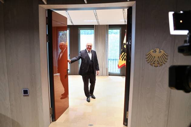 Berlin, Deutschland, 10.07.2026: Spreebogen: Bundespräsident Frank-Walter Steinmeier nimmt Amtsgeschäfte am Spreebogen auf: Erster Tag in seinem neuen Amtszimmer *** Berlin, Germany, July 10, 2026, Spreebogen: Federal President Frank Walter Steinmeier Begins Official Duties at the Spreebogen; First Day in His New Office Copyright: xdtsxNachrichtenagenturx dts_127022