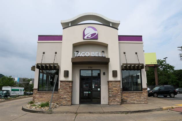 Businesses and Logos in Pittsburgh, USA - 10 Jul 2026 A Taco Bell fast food restaurant is seen in Pittsburgh. Pittsburgh United States Copyright: xPaulxWeaverx xSOPAxImagesx PWeaver-PGH-260710-01