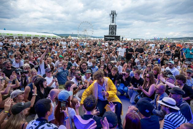 Pohoda Festival 2026 at Airport Trencin, Slovakia - 10 Jul 2026 Joe Love (middle) from English band Fat Dog performs live in the crowd of fans under the stage during the Pohoda Festival 2026 at Airport Trencin. Pohoda festival the biggest open-air summer music festival in Slovakia, celebrates 30th anniversary. Trencin Slovakia Copyright: xTomasxTkacikx xSOPAxImagesx 20260710-Pohoda-day3-2