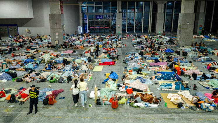 WENZHOU, CHINA - JULY 10: Over 1,100 construction workers are relocated to a resettlement site at Wenzhou International Convention and Exhibition Center as Typhoon Bavi approaches on July 10, 2026 in Wenzhou, Zhejiang Province of China. China s State Flood Control and Drought Relief Headquarters on July 10 raised its emergency response for flood control and typhoon prevention in Zhejiang and Fujian provinces from Level III to Level II.  Copyright: xVCGx 111653562167