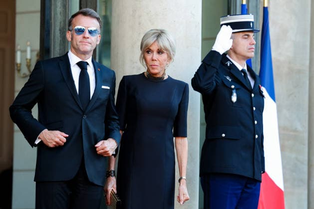 French President Emmanuel Macron and First Lady Brigitte Macron pose at the Élysée Palace on July 10, 2026, in Paris, France 458119 2026 07 10  Copyright: xLionelxGuericolasx xStarfacex STAR_458119_038