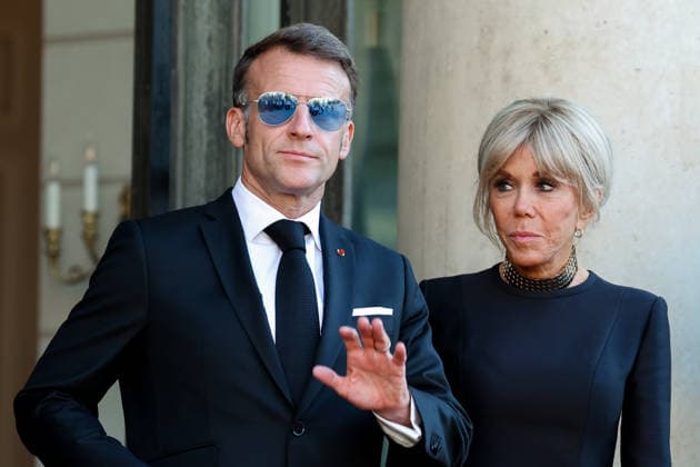 French President Emmanuel Macron and First Lady Brigitte Macron pose at the Élysée Palace on July 10, 2026, in Paris, France 458119 2026 07 10  Copyright: xLionelxGuericolasx xStarfacex STAR_458119_039