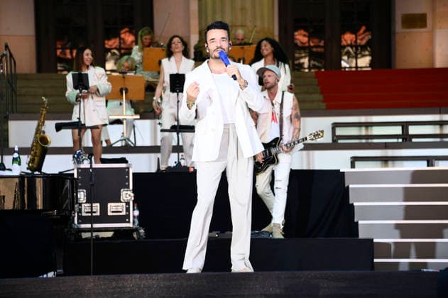 Giovanni Zarrella live beim Konzert Italienische Sommernacht - Part II beim Classic Open Air 2026 am Gendarmenmarkt. Berlin, 10.07.2026 *** Giovanni Zarrella live at the Italian Summer Night Part II concert at the Classic Open Air 2026 at Gendarmenmarkt in Berlin, July 10, 2026 Foto:xN.xKubelkax xFuturexImagex zarrella_6733
