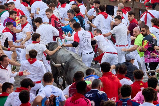 San Fermin Festival in Spain PAMPLONA, SPAIN - JULY 11: Participants wearing traditional white outfits and red scarves take part in the running with the bulls event, known as Encierro, during the San Fermin Festival in Pamplona, northern Spain, on July 11, 2026. The adrenaline-filled run covers an 875-meter stretch through the historic city center. Ruben Albarran Anadolu Pamplona Spain. Editorial use only. Please get in touch for any other usage.  Copyright: x2026xAnadoluxRubenxAlbarranx