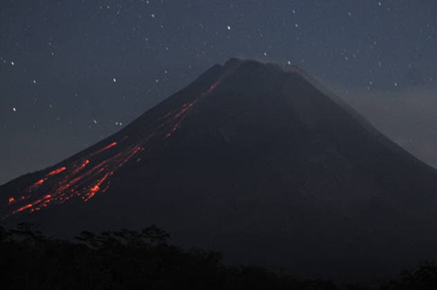 Indonesia’s Mount Merapi erupts again, spewing hot ash SLEMAN, YOGYAKARTA, JULY - 11: A lava flow emerging from Mount Merapi on the border between Yogyakarta and Central Java in the early hours of Saturday, July 11, 2026. Mount Merapi spewed incandescent lava five times, reaching distances of up to 1.9 km toward the Krasak River. Mount Merapi remains at Alert Level III, with an elevation of 2,968 meters above sea level. Dasril Roszandi Anadolu Sleman Indonesia. Editorial use only. Please get in touch for any other usage.  Copyright: x2026xAnadoluxDasrilxRoszandix