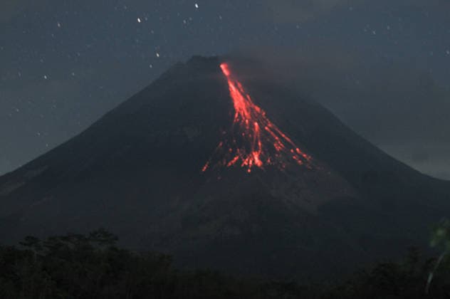 Indonesia’s Mount Merapi erupts again, spewing hot ash SLEMAN, YOGYAKARTA, JULY - 11: A lava flow emerging from Mount Merapi on the border between Yogyakarta and Central Java in the early hours of Saturday, July 11, 2026. Mount Merapi spewed incandescent lava five times, reaching distances of up to 1.9 km toward the Krasak River. Mount Merapi remains at Alert Level III, with an elevation of 2,968 meters above sea level. Dasril Roszandi Anadolu Sleman Indonesia. Editorial use only. Please get in touch for any other usage.  Copyright: x2026xAnadoluxDasrilxRoszandix