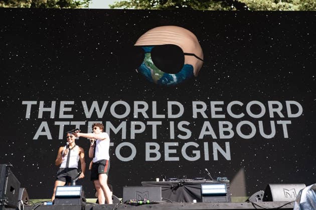 Grammy Award-winning Pitbull Fans Sign A New World Record - London Pitbull has set the Guinness World Record for the largest gathering of people wearing bald caps. The Latin hip hop artist, 45, was recognised with the achievement after 22,141 fans were counted wearing the caps ahead of his British Summer Time (BST) headline set in Hyde Park on Friday evening, on July 10, 2026, in London, UK. Photo by Cristina Messei IPA ABACAPRESS.COM London United Kingdom  Copyright: xIPA ABACAx